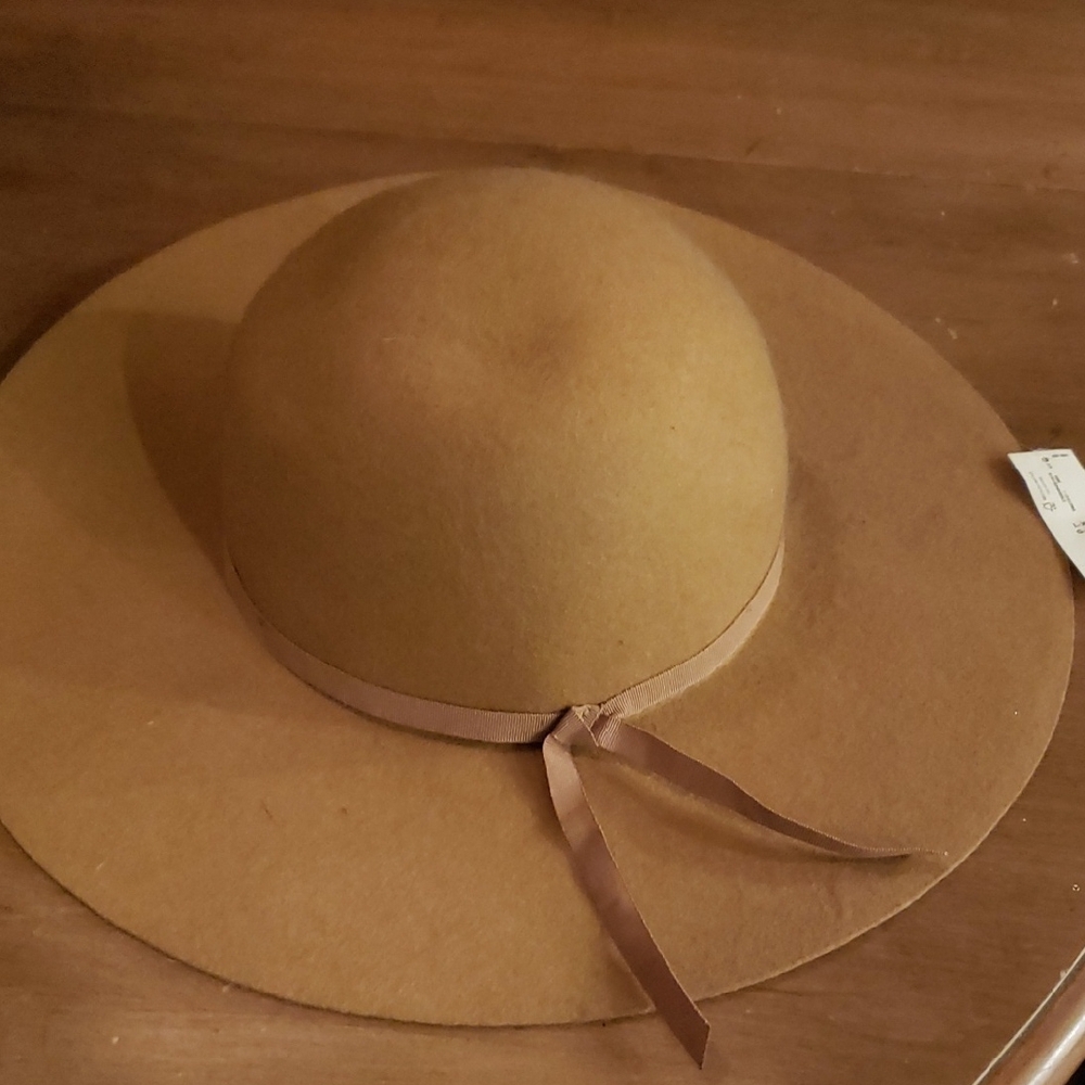 Old Navy Tan Wide-Brim Hat with Ribbon